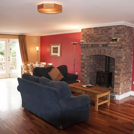 Courtyard Cottages No 9 *