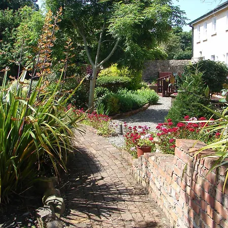 Semesterbostad Courtyard Cottages No 9 *