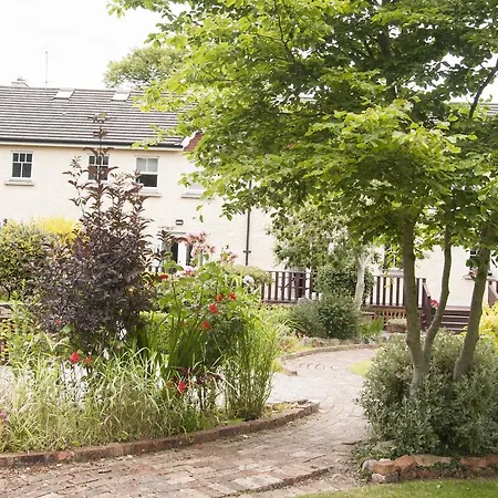 Courtyard Cottages No 9 *