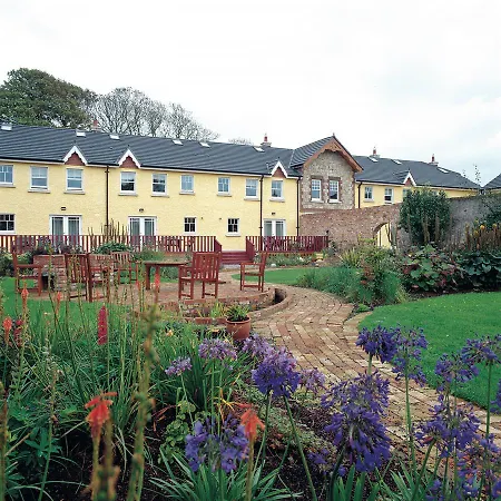 Semesterbostad Courtyard Cottages No 9 *